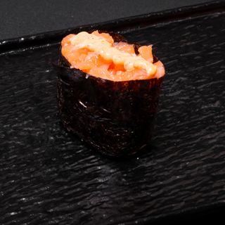 Гункан острый лосось 50гр