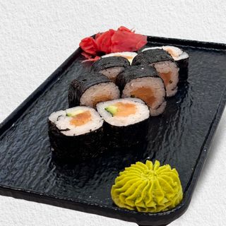 Ролл с копчёным лососем