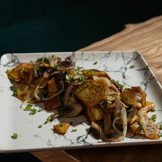 Жареный картофель с грибами