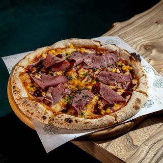 Пицца с сочной говядиной и кукурузой