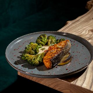 Сёмга с икорным соусом