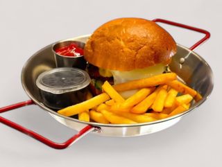 Бургер с копчёной кониной и яйцом