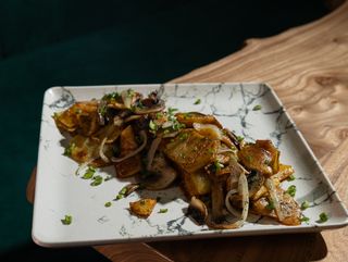 Жареный картофель с грибами