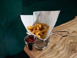 Картофель фри с кетчупом