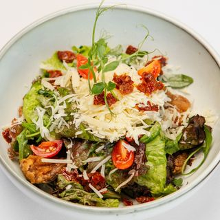 Теплый салат с говяжьей вырезкой