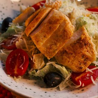 Салат цезарь с курицей (250гр)