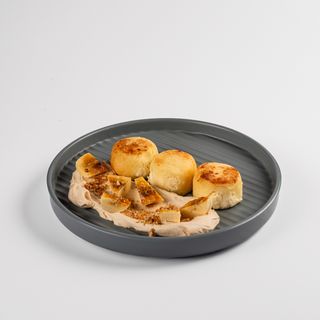 Сырники с бананом и кремом из вареной сгущенки