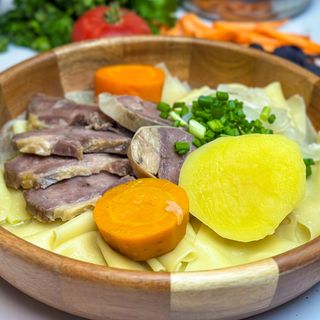 Бесбармақ "Шіркің шәй"