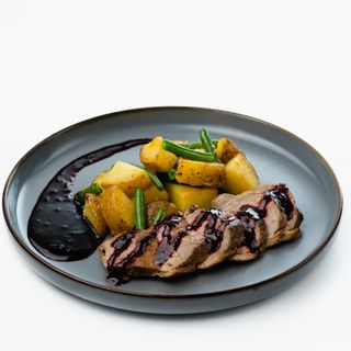 Утиное филе с картофелем по-деревенски