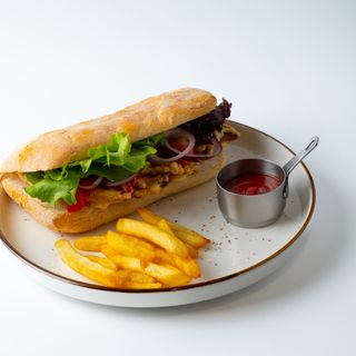 Панини с курицей и картофелем фри