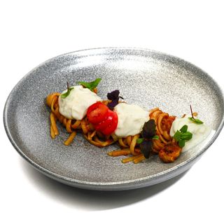 Лингвини со страчателлой в томатном соусе