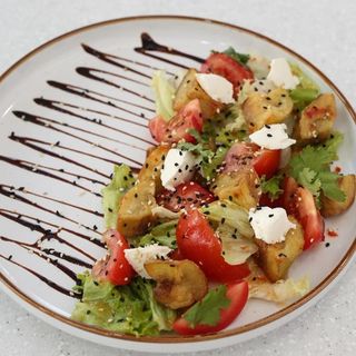 Салат с хрустящими баклажанами