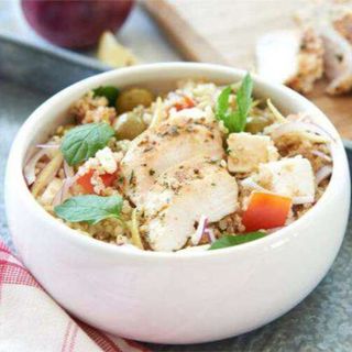 Салат киноа по-гречески