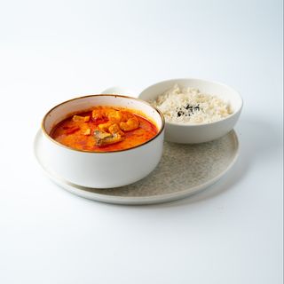 Том ям с креветками и семгой