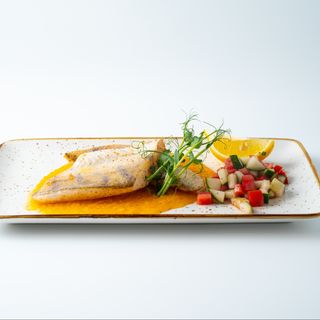 Судак с пюре из тыквы и томатной сальсой