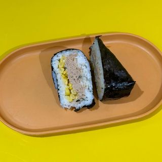 Онигири с тунцом (200 г)