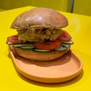 Бургер с курицей не острый