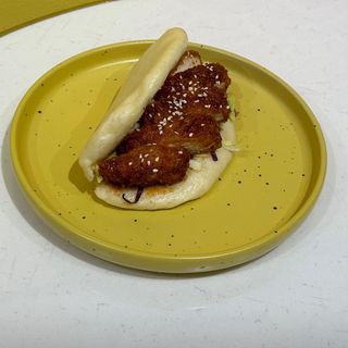 Бао с курицей (остра-сладкий соус ) 