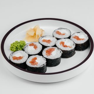 Хосомаки с лососем (200г)