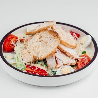Цезарь с курицей (250г)