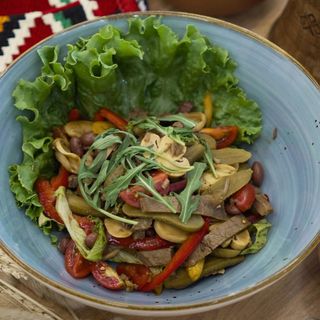 Салат с говядиной 