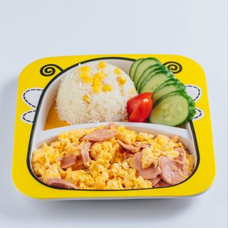 Скрембл с колбасками