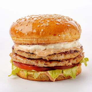 Бургер куриный с двойной котлетой и с сыром (400г)
