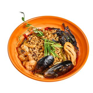 ЖАРЕНЫЙ РАМЕН С МОРЕПРОДУКТАМИ