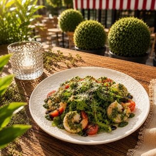Салат с рукколой и креветками (300г)