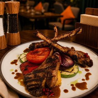 Каре ягнёнка с овощами гриль (350г)