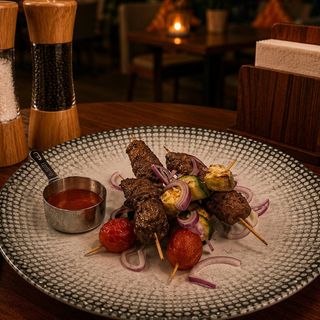Шашлычки ягненка с овощами гриль