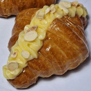 Круассан миндальный