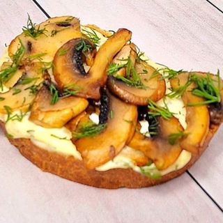 Брускетта с шампиньонами