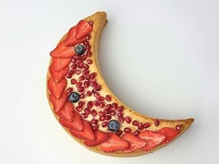 Пирог Полумесяц "Творожный с малиной и ягодой"