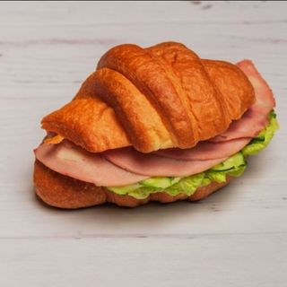 Круассан с ветчиной
