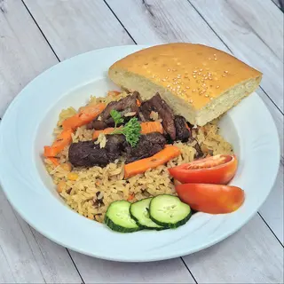 Плов с говядиной, нутом и изюмом
