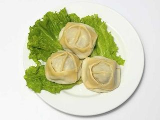 Манты из говядины с луком 3 шт