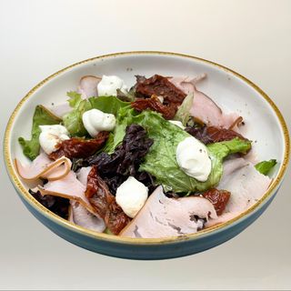 Салат с индейкой и творожным сыром