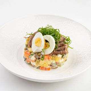 Оливье с говядиной