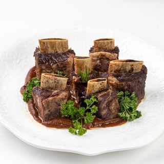 Говяжье ребро с пряными травами