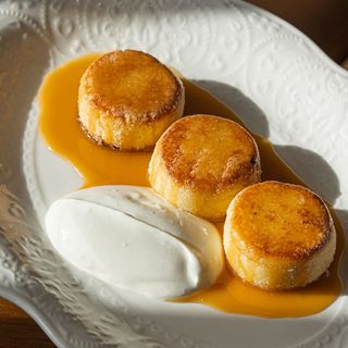 Творожные сырники с карамелью