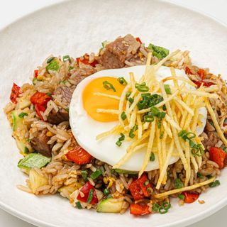 Жареный рис с говядиной