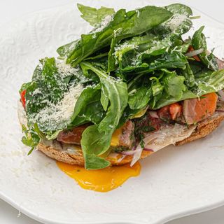 Брускетта с лососем