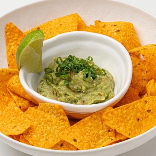 Начос с гуакамоле