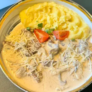 Бефстроганов с пюре (350 г)
