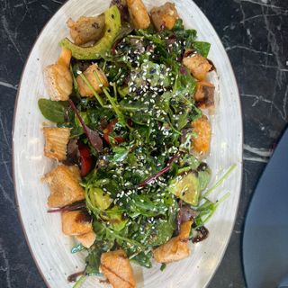 Салат с семгой и авакадо