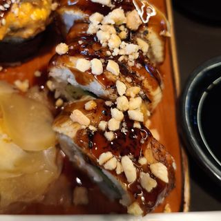 Ролл  " Дракон с орехом" - 10 шт 