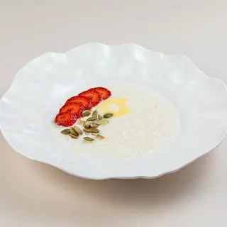 Рисовая каша с клубникой