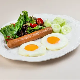 Яичница с куриными сосисками