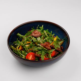 Теплый салат с говядиной 